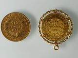 deux pièces d'or, dont l'une est un souverain et l'autre un souverain