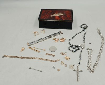 une boîte contenant tout un tas d'objets différents