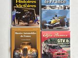 trois livres posés sur une table, avec une voiture au milieu