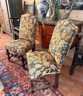 trois chaises avec rembourrage floral rembourrage rembourrage rembourrage rembourrage rembourrage rembourrage rembourrage