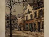 dessin représentant une scène de rue avec des bâtiments et un arbre au premier plan