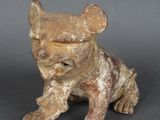statue d'un chien coiffé d'un chapeau