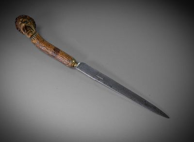 a knife that is laying on a table