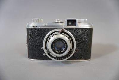 Pontiac : Baby-Lynx avec objectif rentrant Som Berthiot Flor…