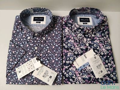 deux chemises pour homme ornées de motifs floraux