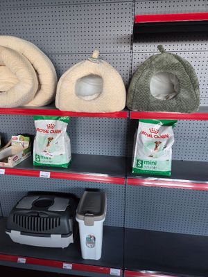 many items that are on the shelves in the store