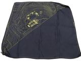 une couverture sur laquelle est représentée une carte, sur fond blanc