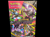 La boîte contient le jeu de cartes Pokémon, sur fond noir.