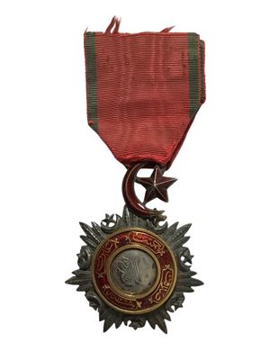 une image représentant une médaille sur laquelle figure le portrait d'un homme