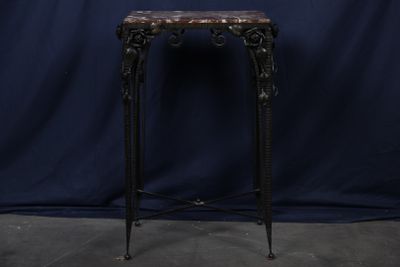 Console en fer forgé à décor de roses reposant sur un piétem… - Photo 1