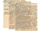 deux vieux papiers comportant des inscriptions manuscrites, dont l'un est écrit en cursive