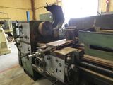 une machine qui se trouve à l'intérieur d'un bâtiment
