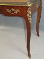 Bureau plat en marqueterie, de style Louis XV, ouvrant à 3 t… (photo 2)
