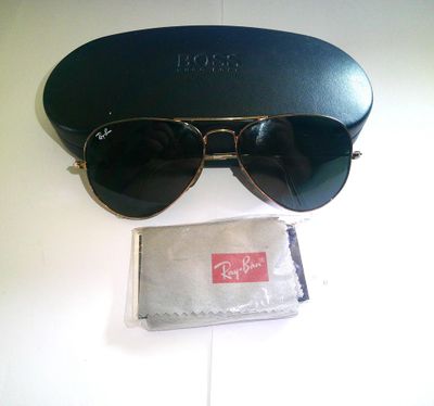 Lunettes Ray-Ban, de type modèle aviateur, en BE, on y joint…
