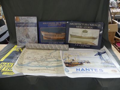 un grand nombre de livres posés sur une table