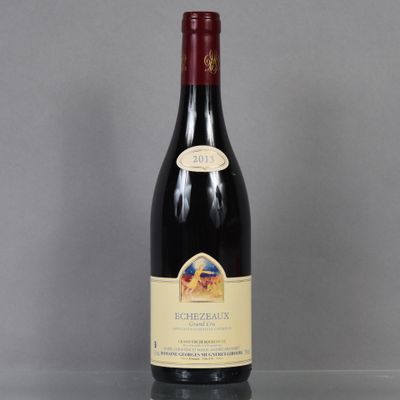 une bouteille de vin posée sur une table