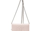 sac à bandoulière Chanel en cuir rose avec chaîne