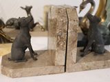two bookends that are sitting on top of a table