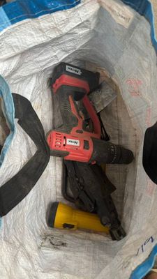 Lot d'outillages comprenant cric