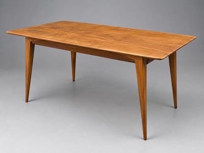 une table en bois avec deux pieds et un plateau en bois