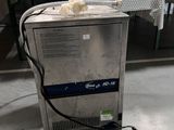 a machine that is sitting in the middle of a room
