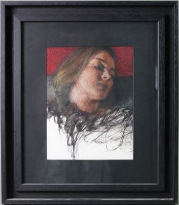 tableau représentant une femme aux cheveux longs, dans un cadre noir