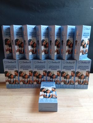 beaucoup de livres sur la table