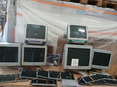 Lot d’ordinateurs Apple iMac G3 + accessoires (claviers, sou…