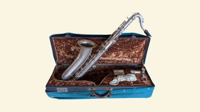 Saxophone ténor en métal argenté de marque ANDRIEU FRERES si…