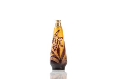a vase that has a brown and black design on it