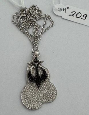 Chaîne en or gris, soutenant un pendentif, Nuage et Hirondel…
