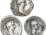 trois pièces de monnaie romaines antiques, dont l'une représente la tête d'une femme et une autre une tête