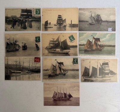 de nombreuses photos de bateaux sur l'eau accrochées au mur