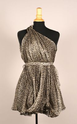 une robe sur un mannequin mannequin mannequin mannequin mannequin mannequin mannequin mannequin mannequin mannequin mann