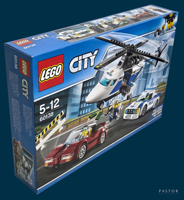 une boîte contenant un ensemble Lego City