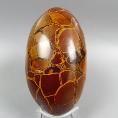 a picture of an egg with a brown and yellow pattern on it