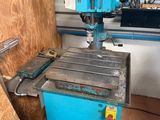 une image d'une machine se trouvant dans un atelier