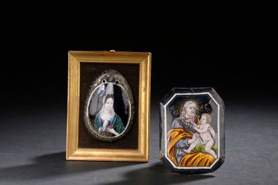 deux miniatures représentant une femme et un enfant, dans un cadre doré