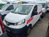 une camionnette blanche à rayures rouges garée sur un parking