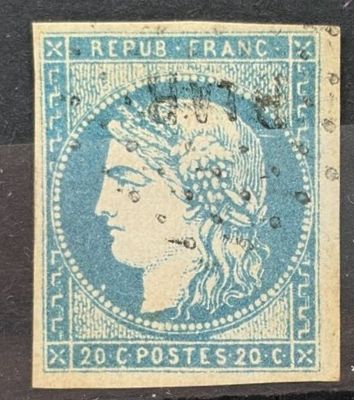 un timbre bleu sur lequel figure la tête d'une femme