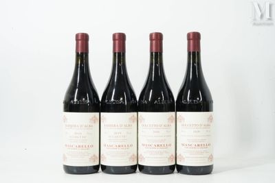 trois bouteilles de vin rouge sont alignées sur une surface blanche
