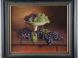 une peinture à l'huile représentant des raisins dans un bol posé sur une table