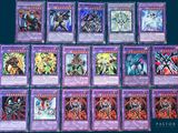 une pile de cartes empilées les unes sur les autres
