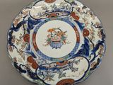 l'image d'une assiette décorative ornée de fleurs