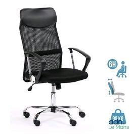 La chaise de bureau est noire et possède un dossier en résille.