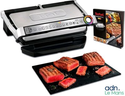 une photo d'un barbecue avec des steaks et un livre de cuisine