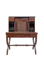 Bureau formant cartonnier en acajou et placage d'acajou ouvrant par qu