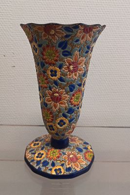 a vase that is sitting on a table in a room
