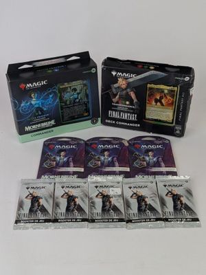 le contenu d'une boîte du jeu de cartes « Magic : The Gathering »