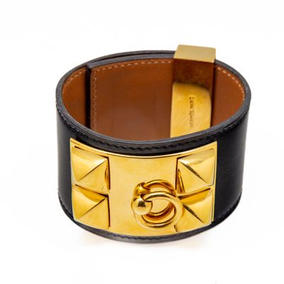 HERMES Paris Bracelet manchette en cuir et métal doré modèle…